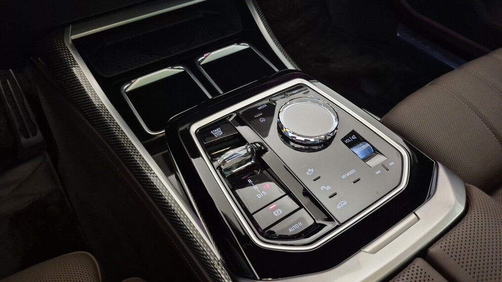 BMW Serii 7, 740