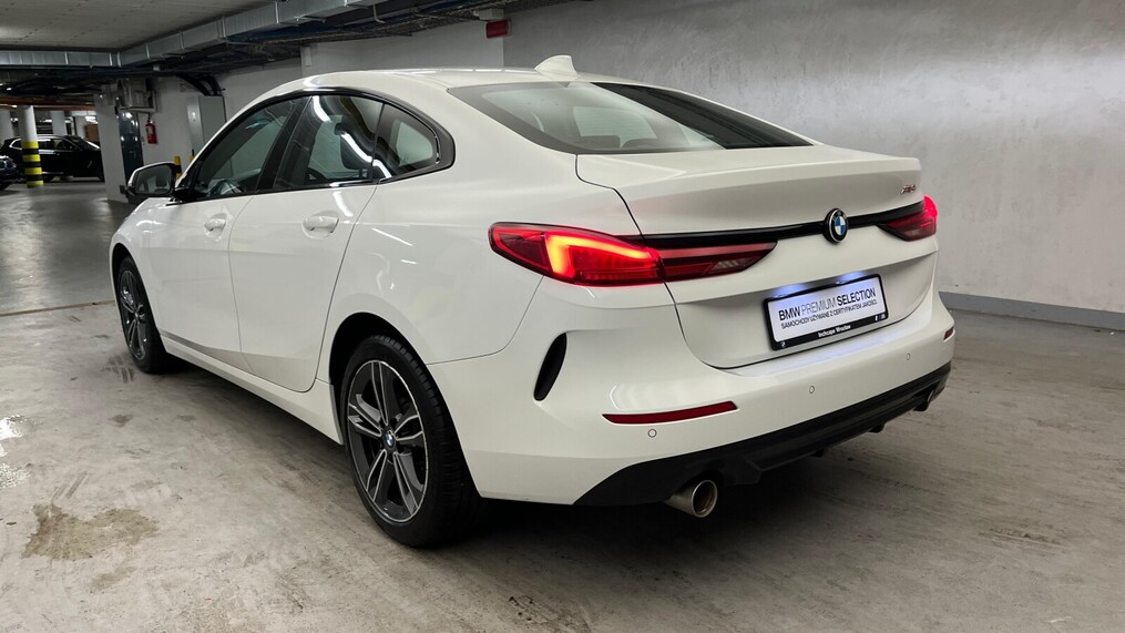 BMW Serii 2, 218