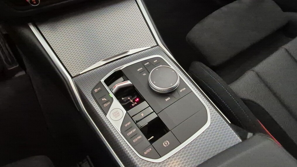 BMW Serii 3, 330