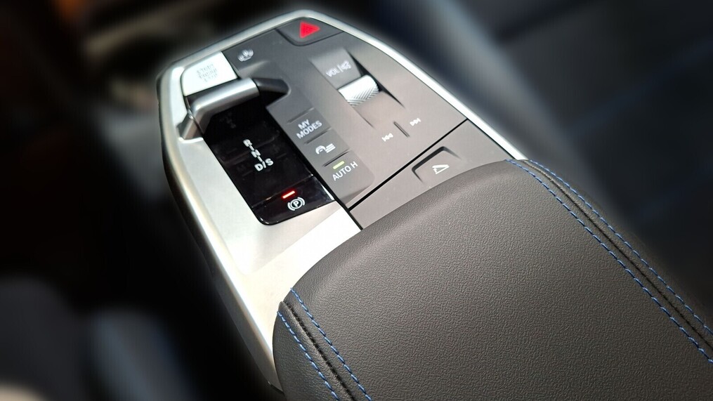 BMW Serii 2, 218