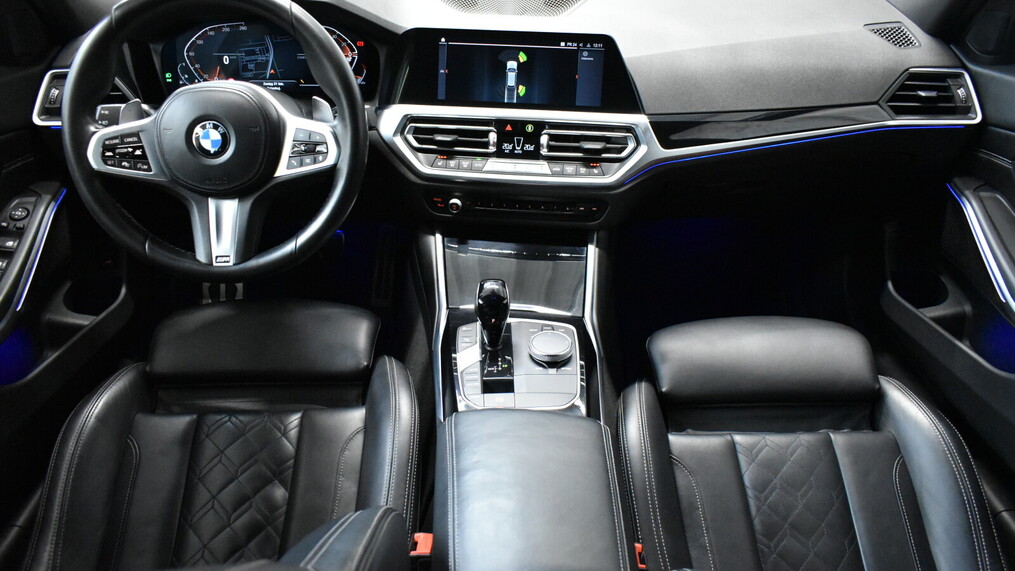 BMW Serii 3, 330