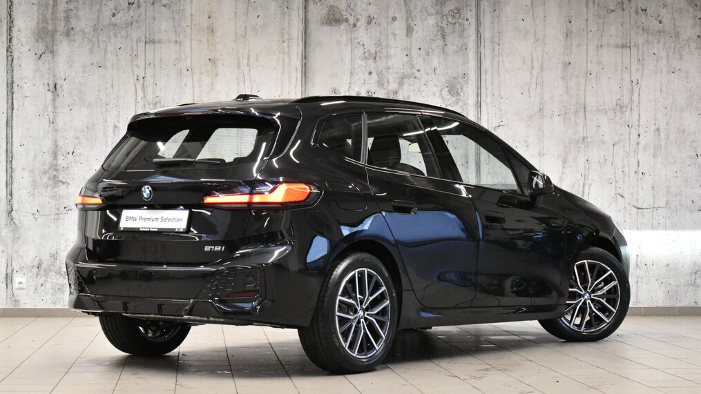 BMW Serii 2, 218