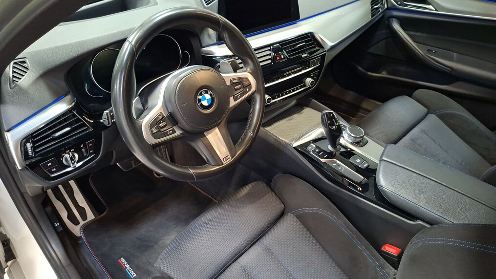 BMW Serii 5, 520