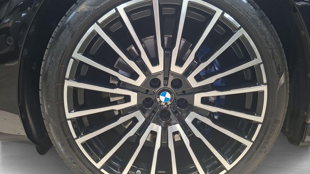 BMW Serii 7, 740