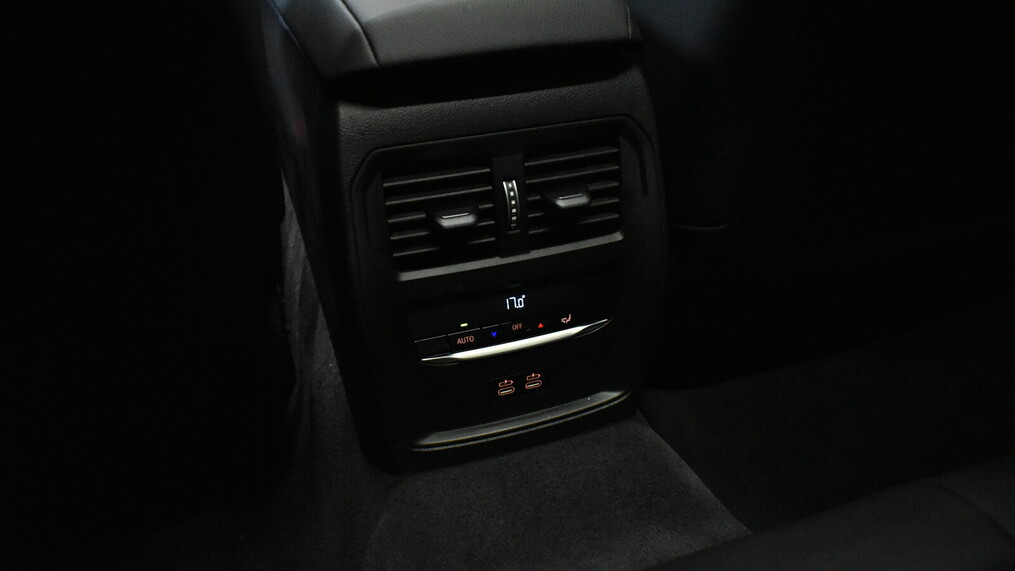 BMW Serii 3, 330