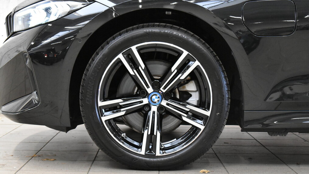 BMW Serii 3, 330