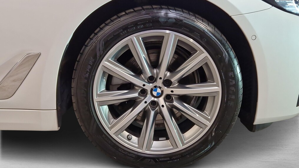 BMW Serii 5, 520