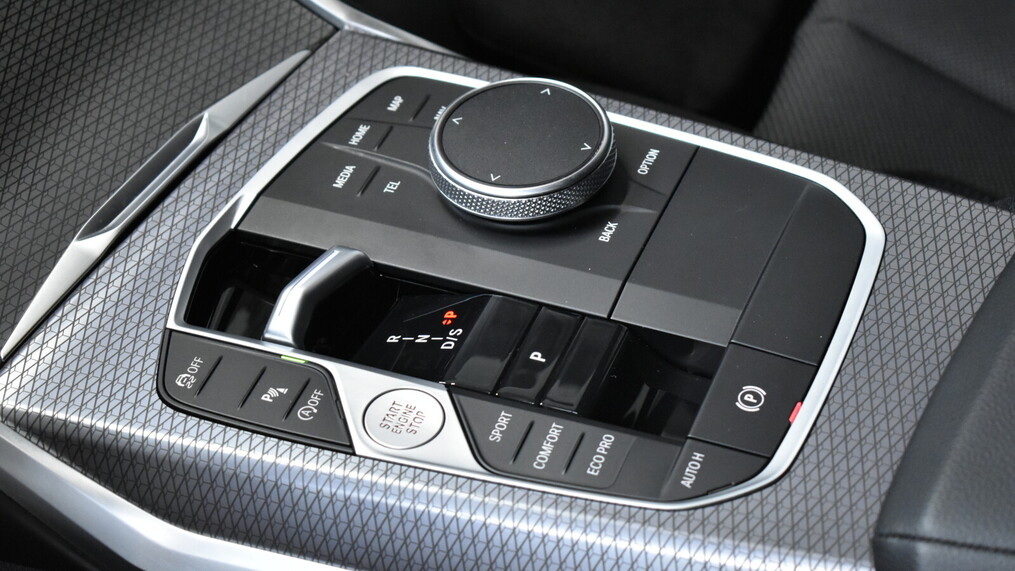 BMW Serii 3, 330