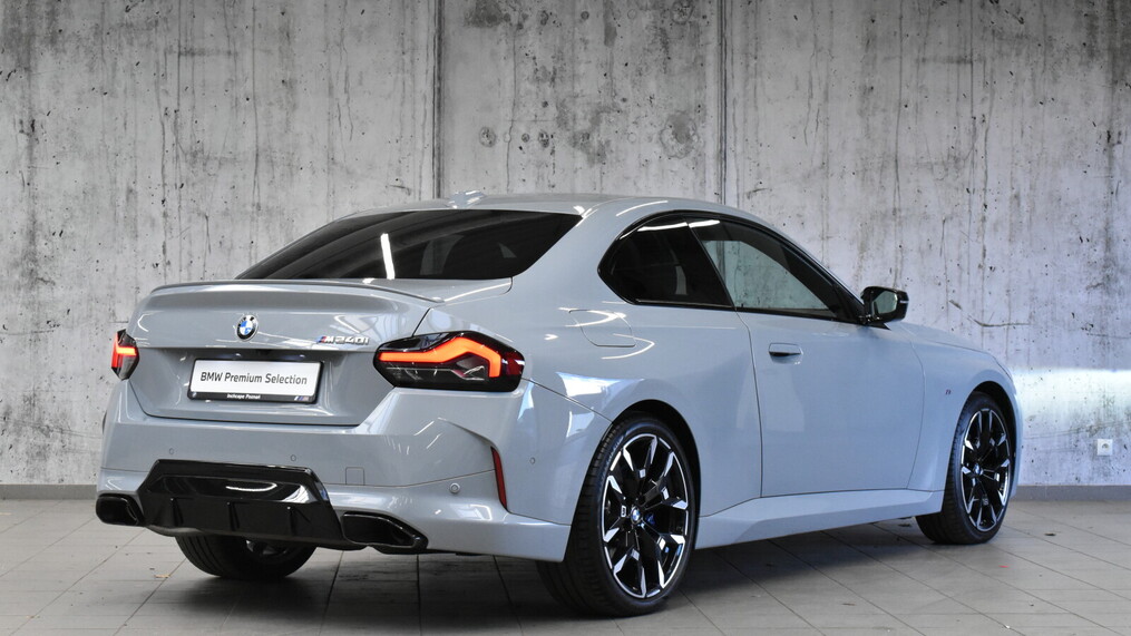 BMW Serii 2, 240