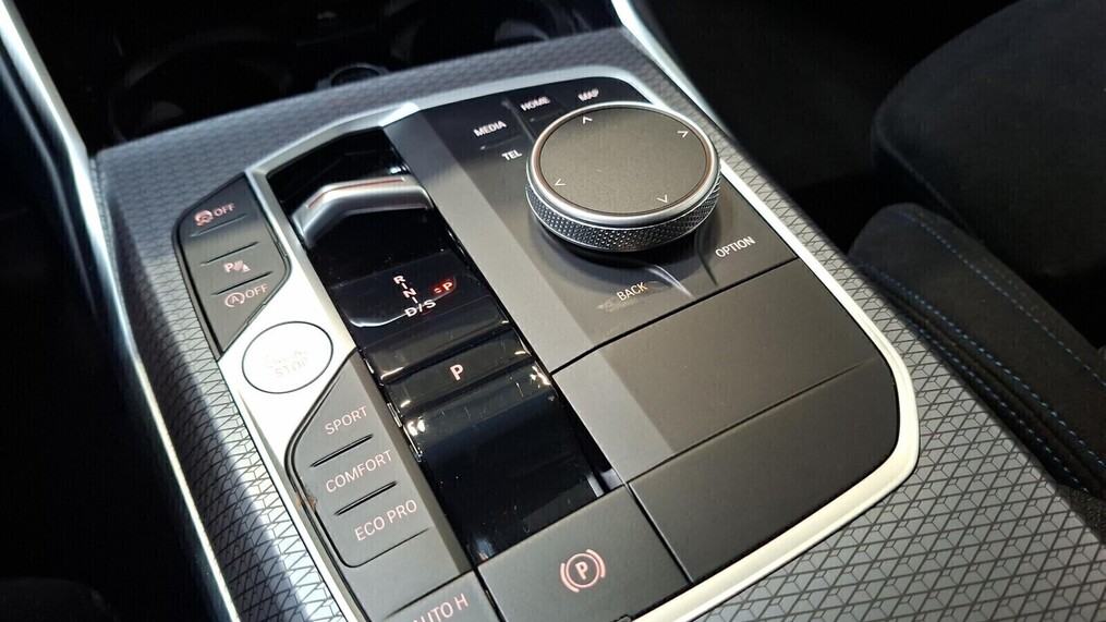BMW Serii 3, 330
