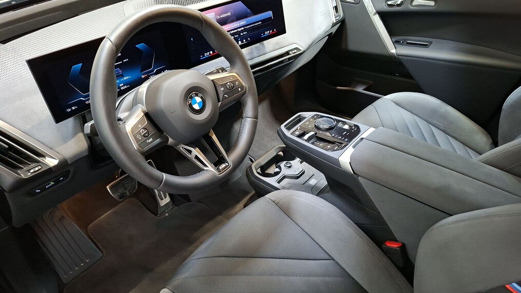 BMW iX