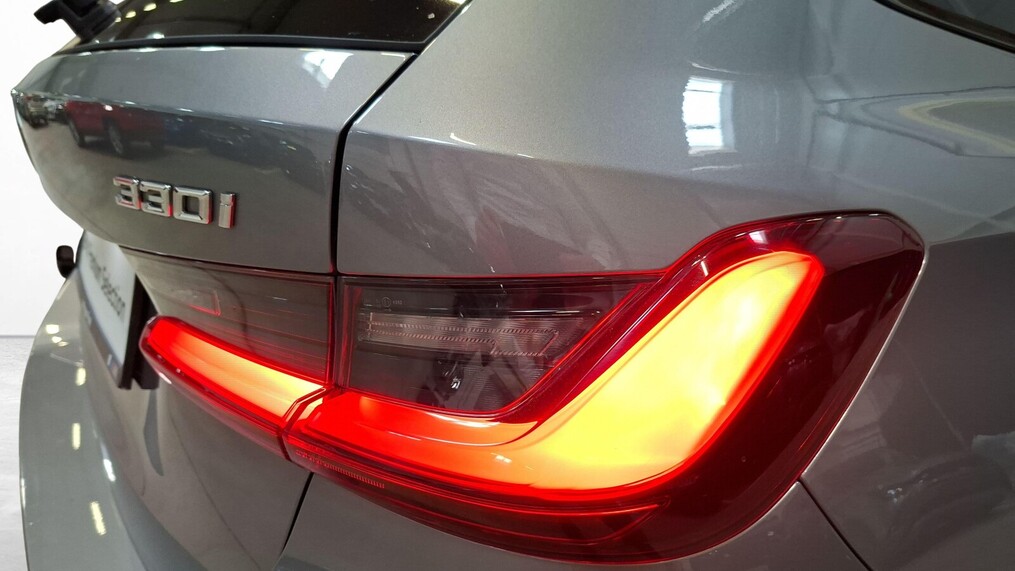 BMW Serii 3, 330