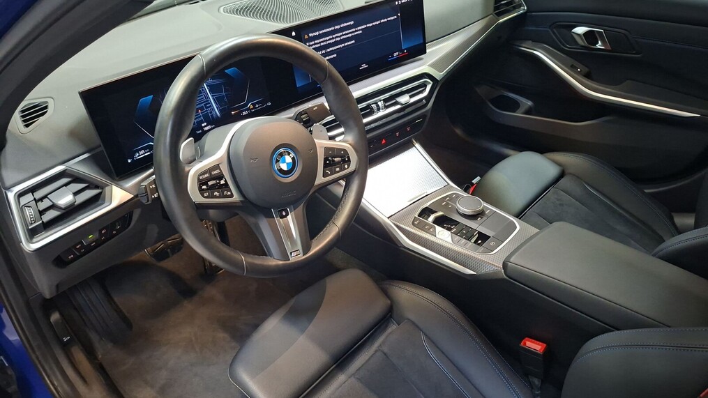 BMW Serii 3, 330