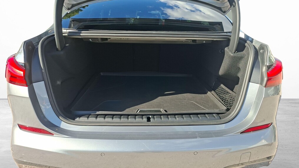 BMW Serii 2, 218