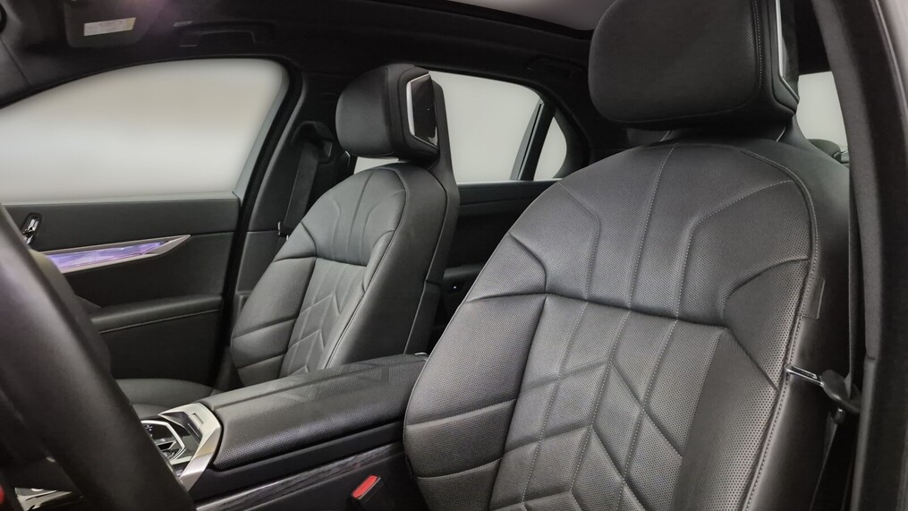 BMW Serii 7, 760