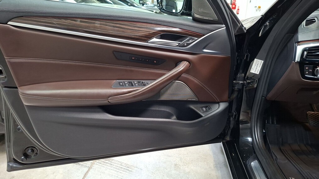 BMW Serii 5, 530