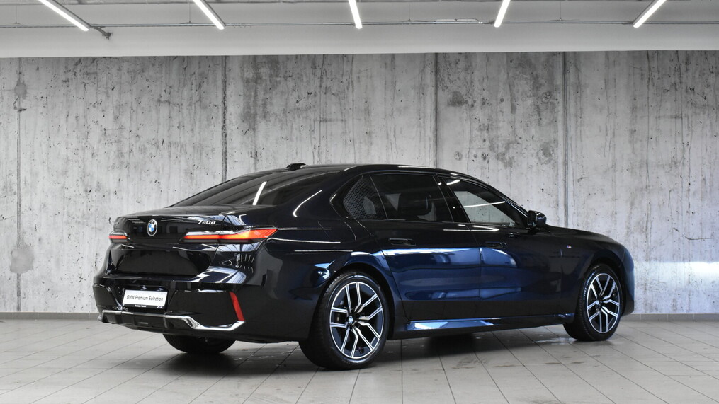 BMW Serii 7, 740