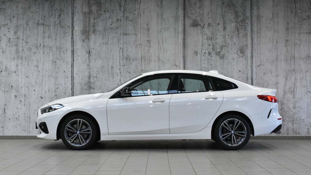 BMW Serii 2, 218