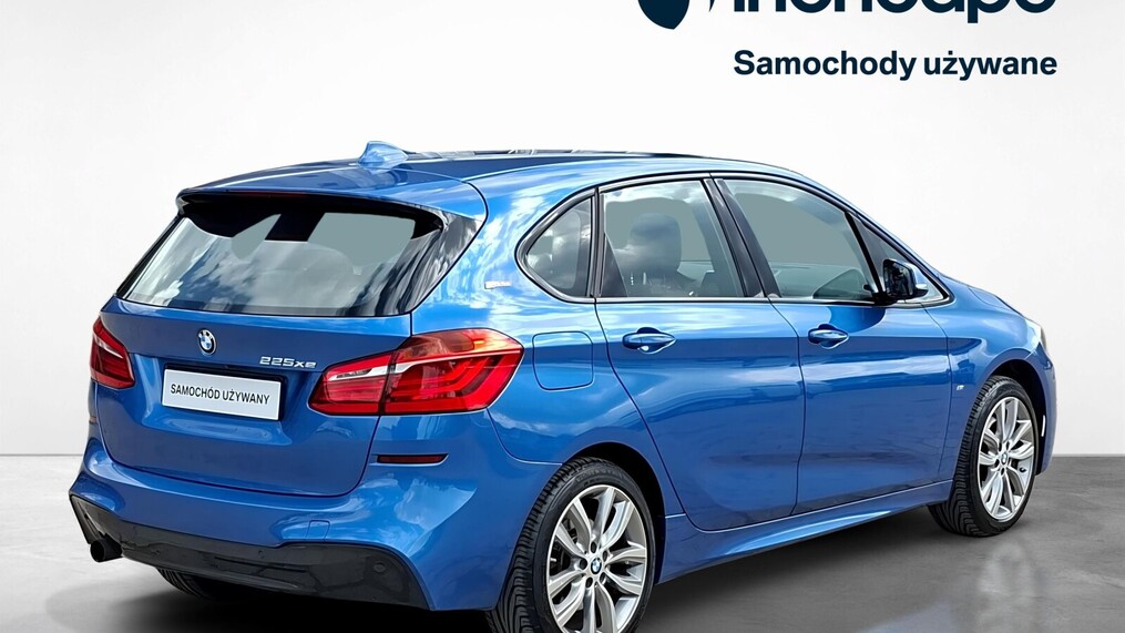 BMW Serii 2, 225