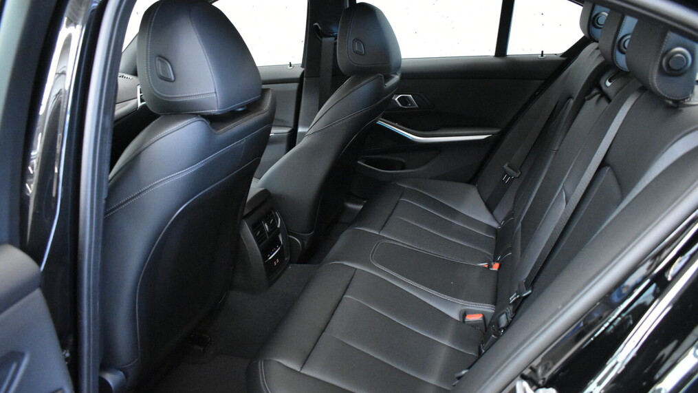BMW Serii 3, 330