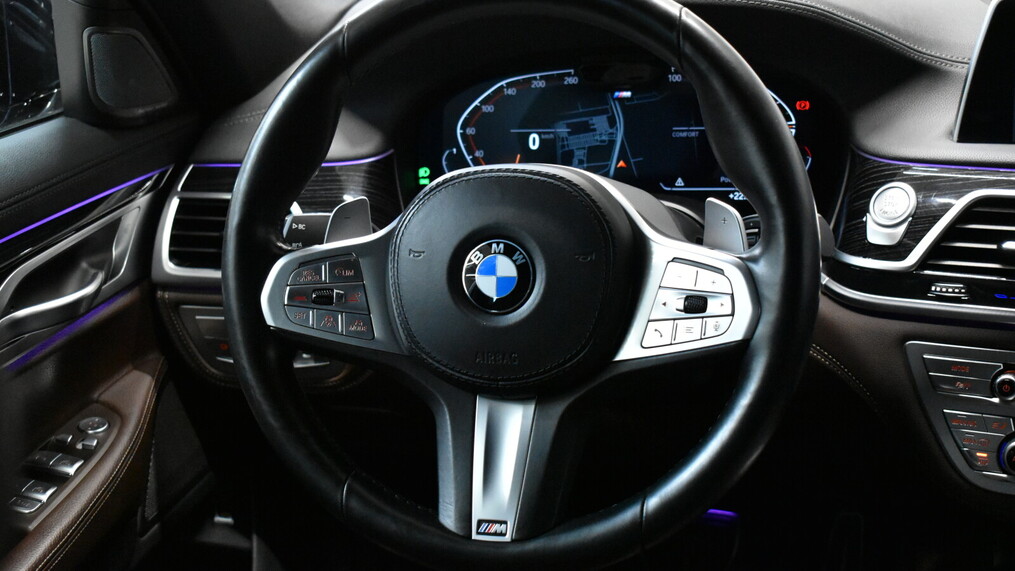 BMW Serii 7, 730