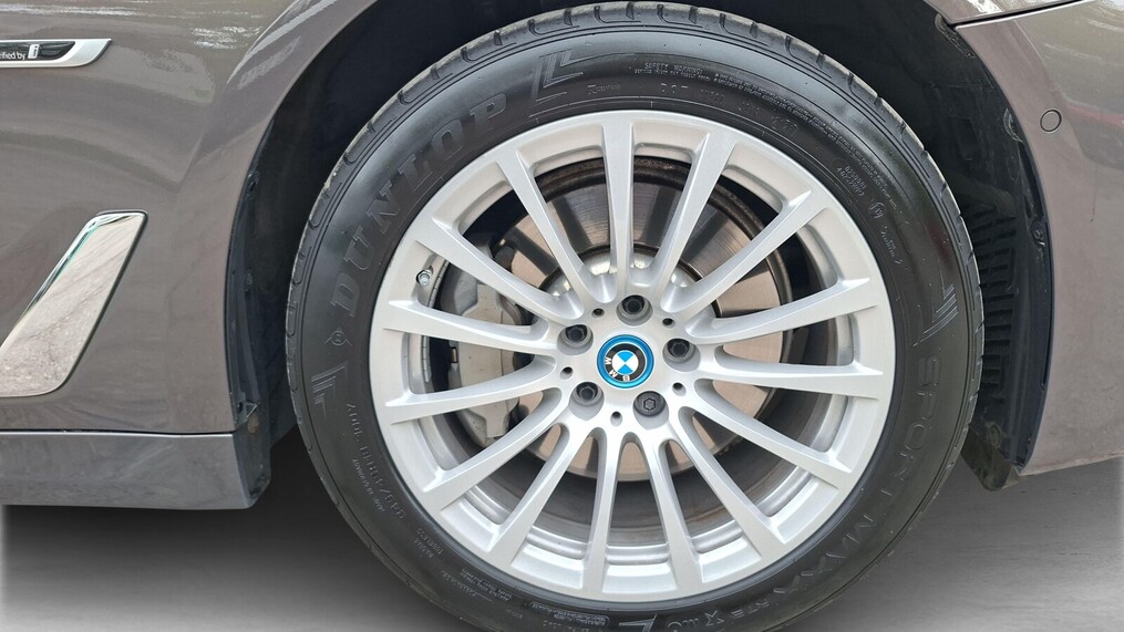 BMW Serii 5, 530