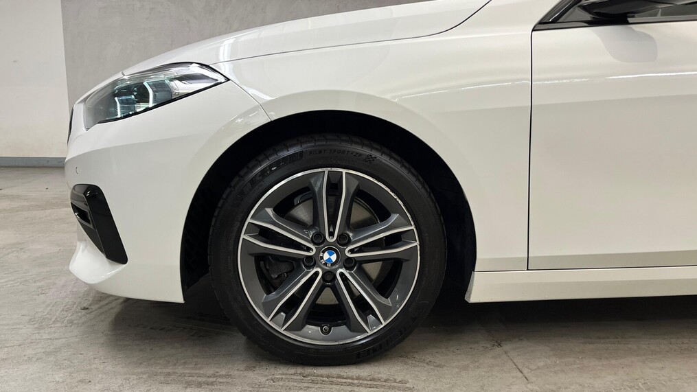 BMW Serii 2, 218