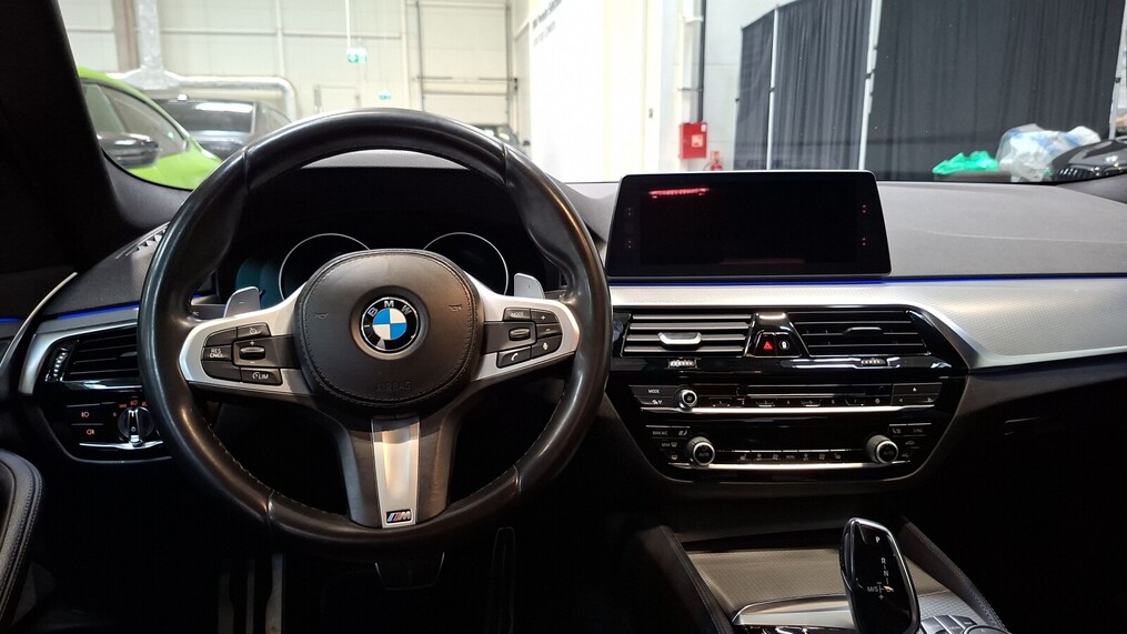 BMW Serii 5, 520