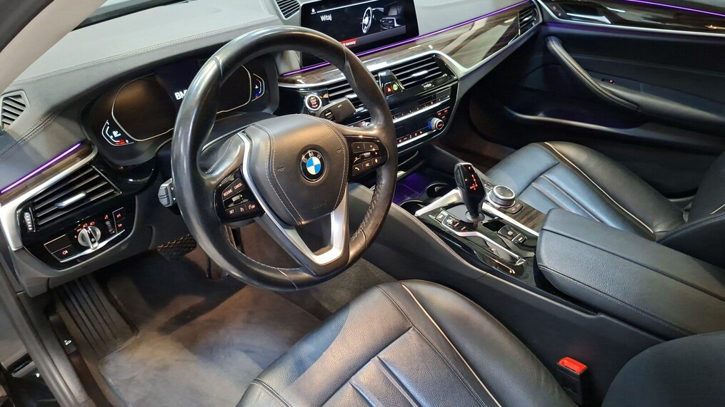 BMW Serii 5, 520