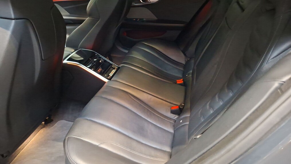 BMW Serii 8, 850