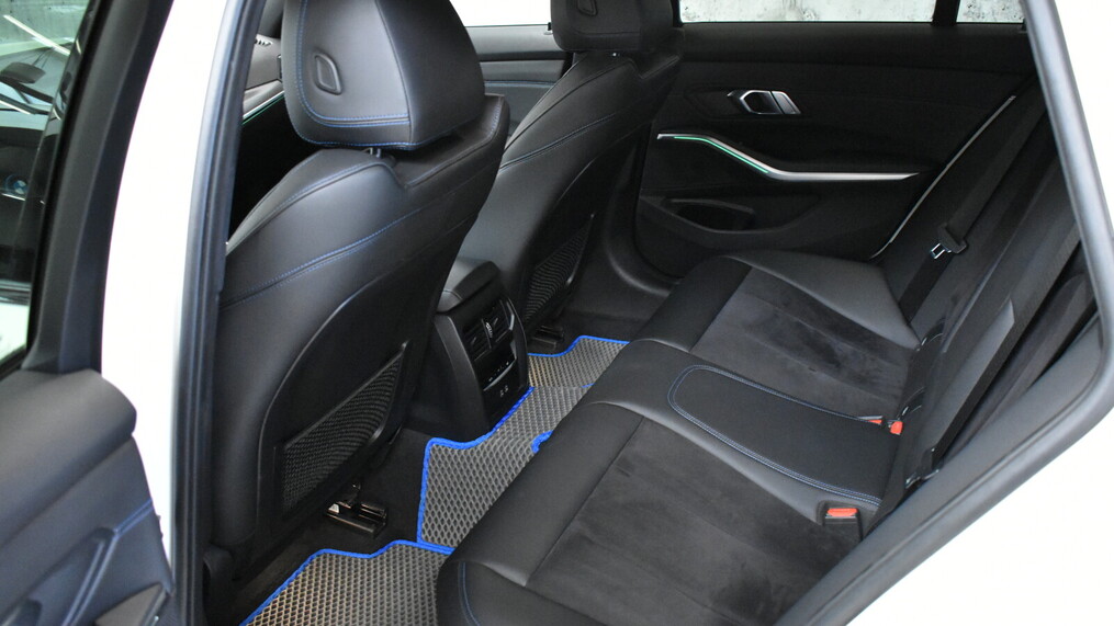 BMW Serii 3, 330