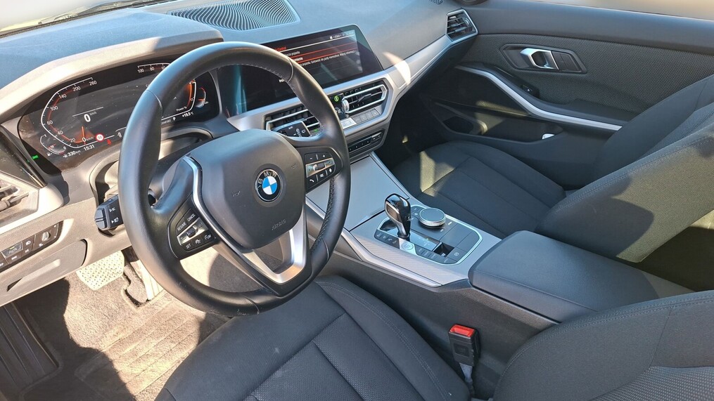 BMW Serii 3, 330