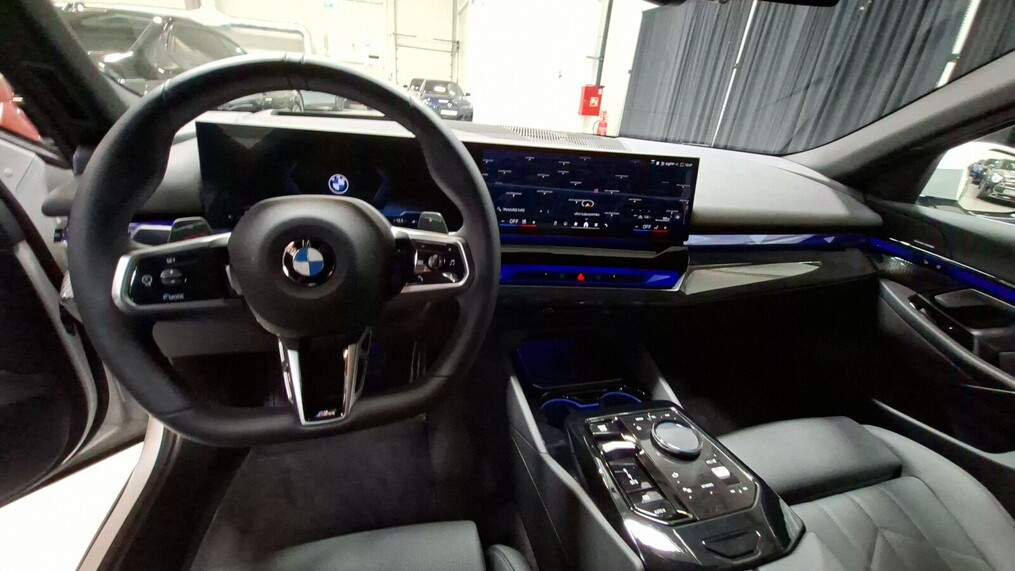 BMW Serii 5, 520