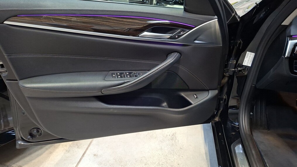BMW Serii 5, 520