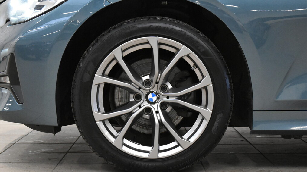 BMW Serii 3, 320