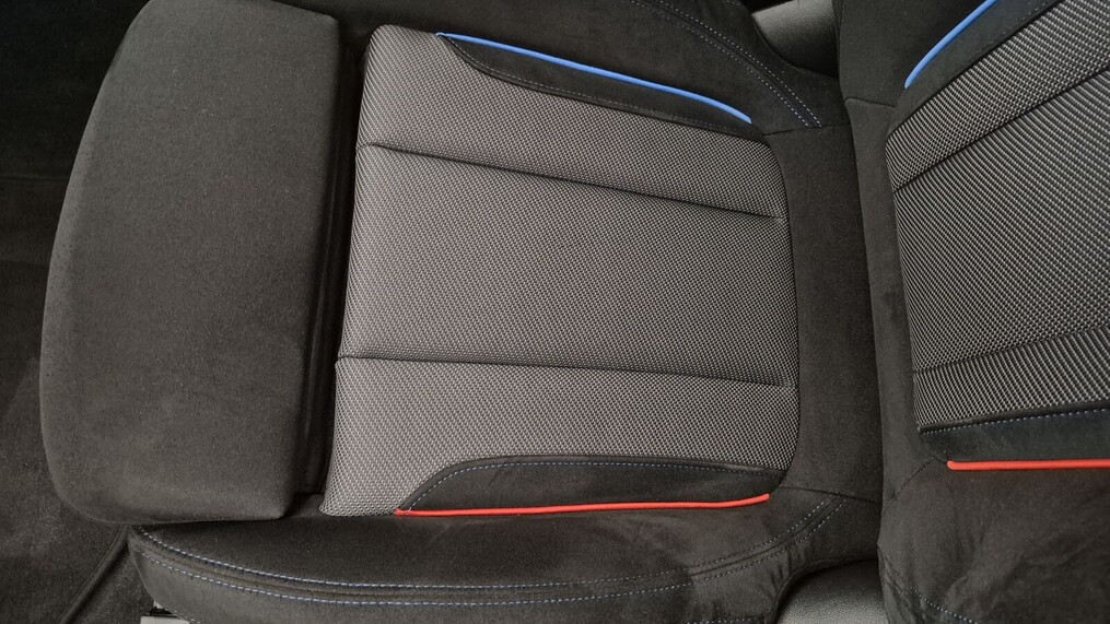 BMW Serii 3, 330