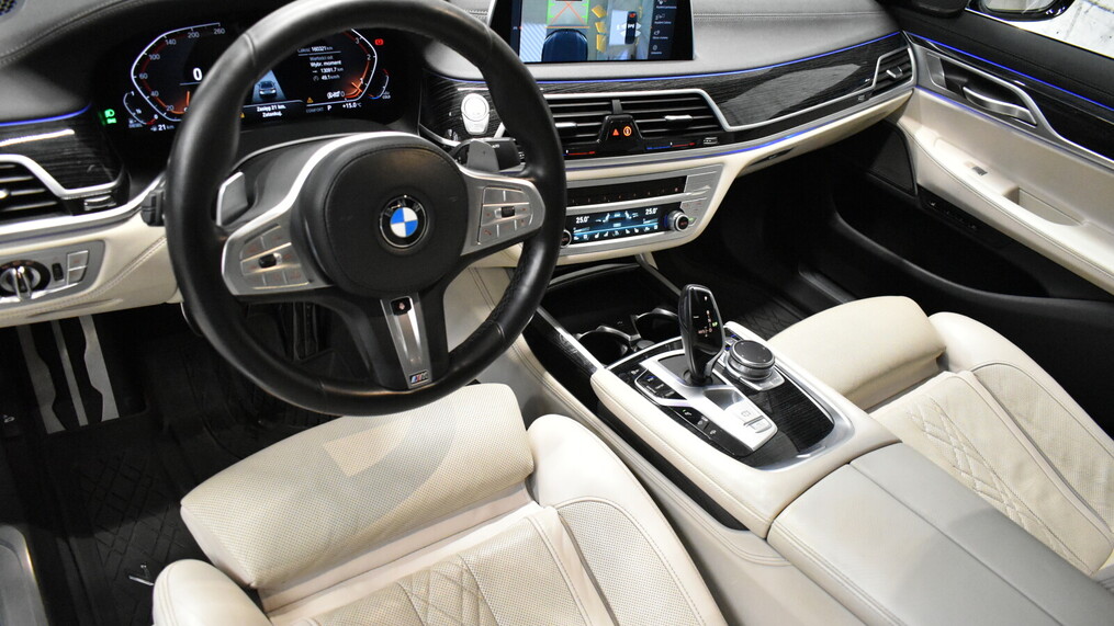 BMW Serii 7, 740