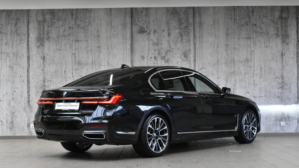 BMW Serii 7, 740