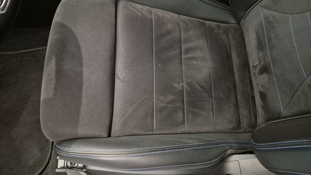 BMW Serii 2, 218