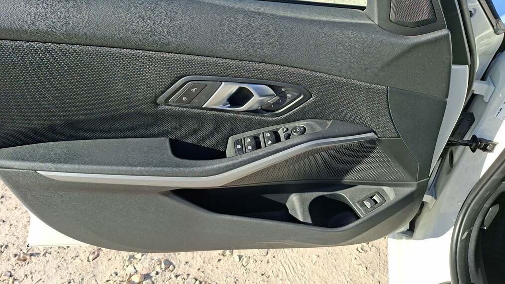 BMW Serii 3, 330