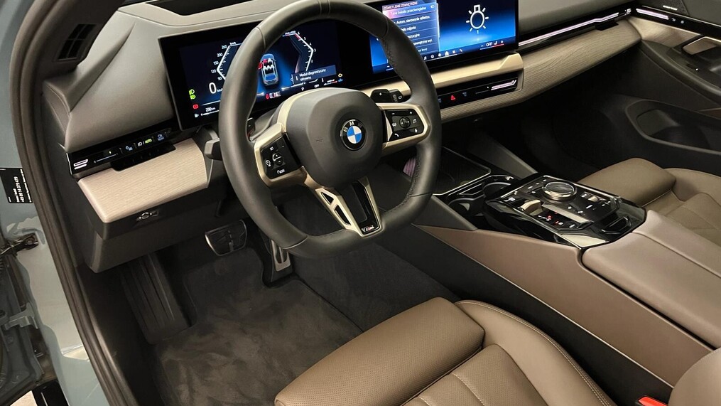 BMW Serii 5, 520