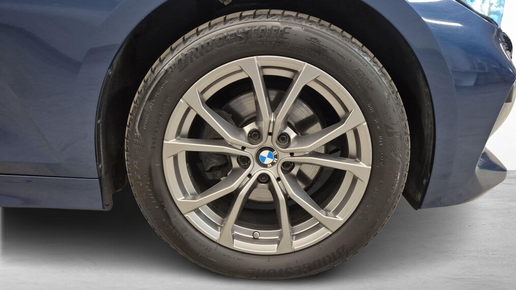 BMW Serii 3, 320