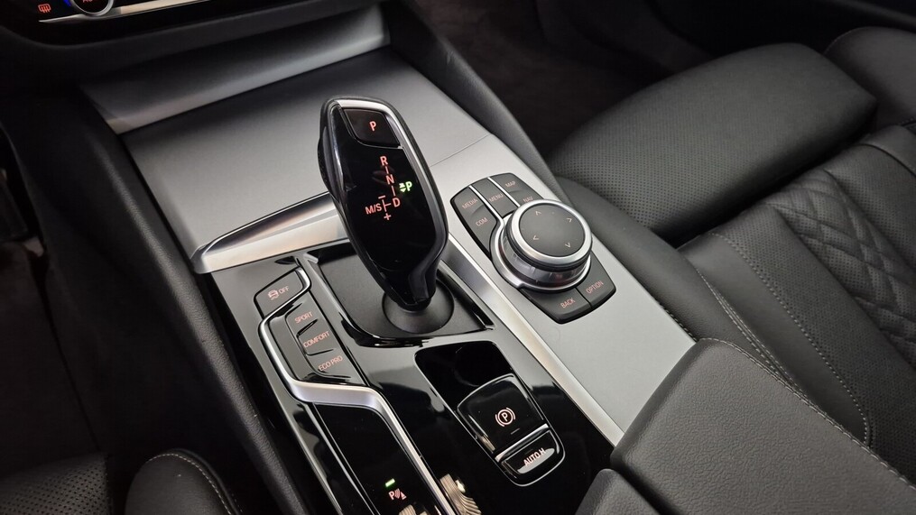 BMW Serii 5, 520