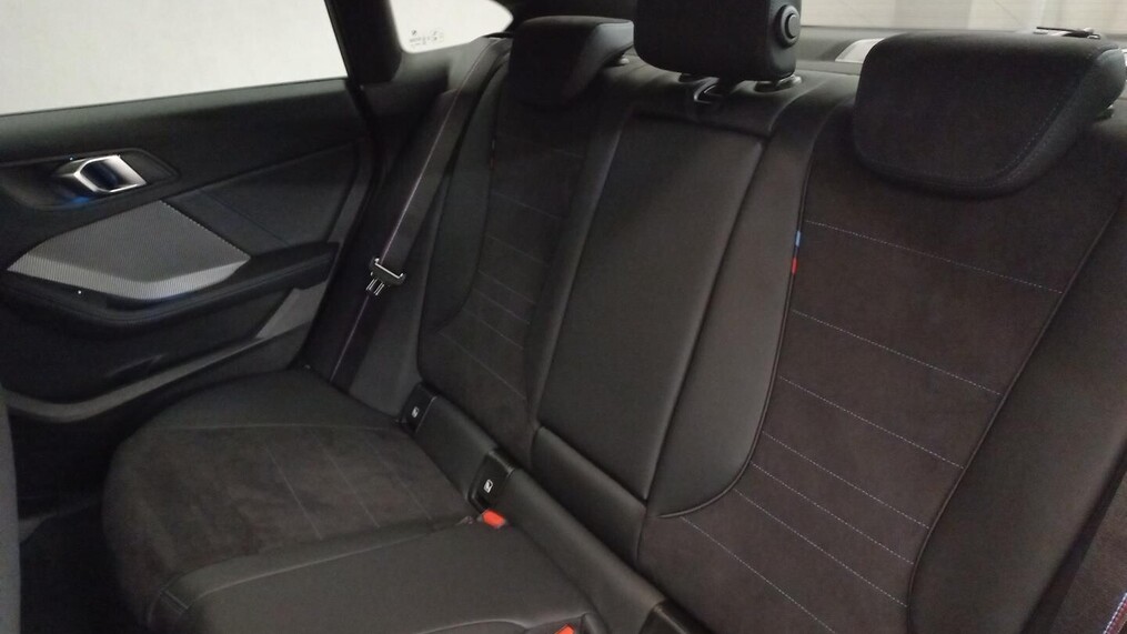 BMW Serii 2, 235