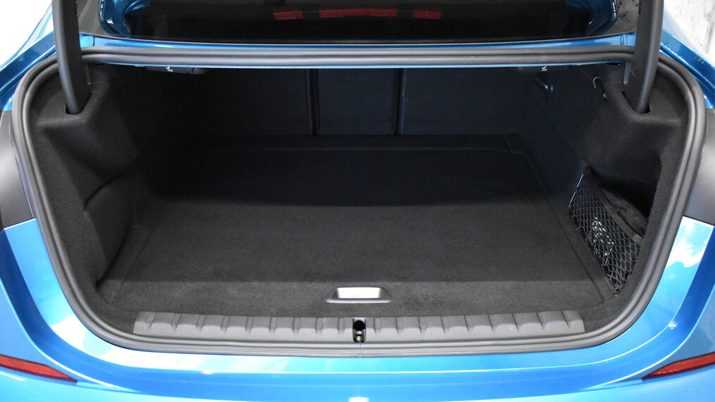 BMW Serii 2, 218