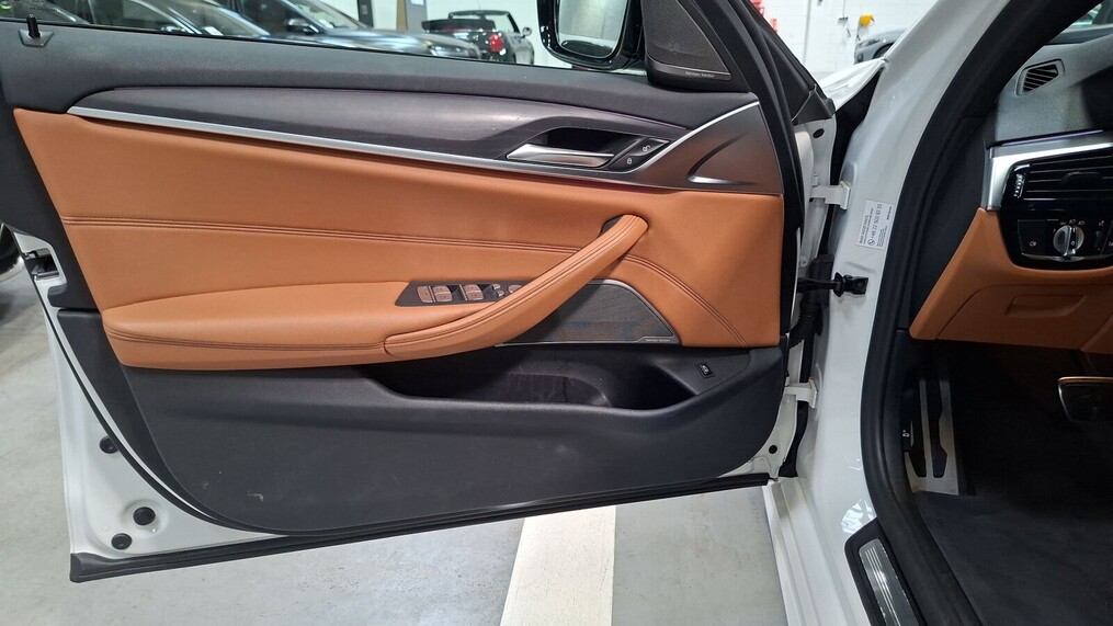 BMW Serii 5, 520