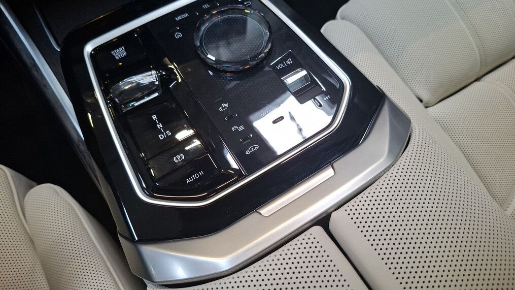 BMW Serii 7, 740