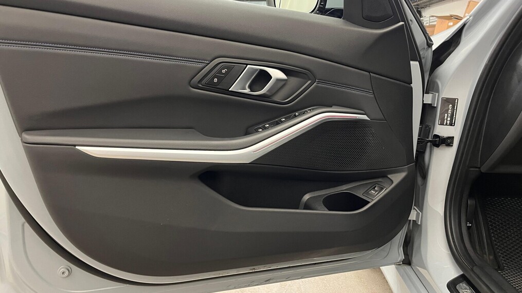 BMW Serii 3, 320