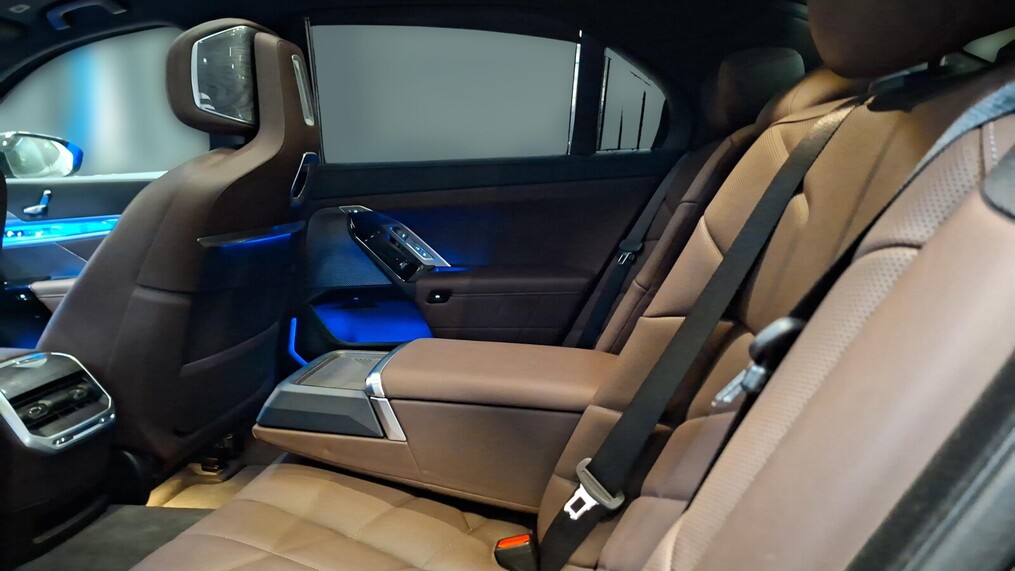 BMW Serii 7, 740