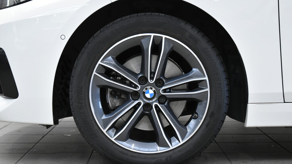 BMW Serii 2, 218